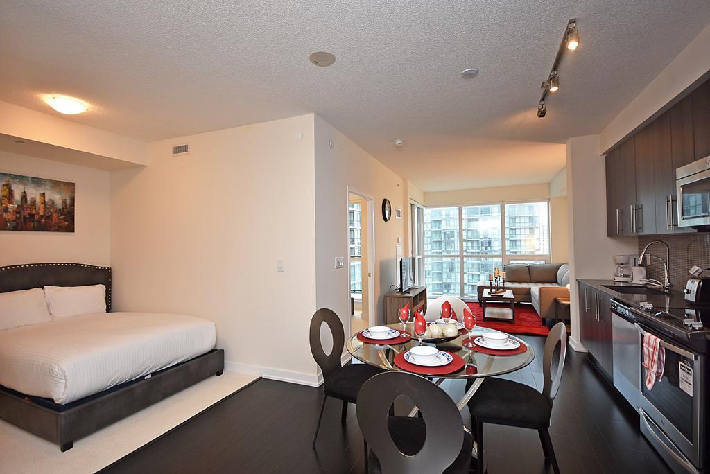 Royal Stays Furnished Apartments - Square One Mississauga Exterior foto