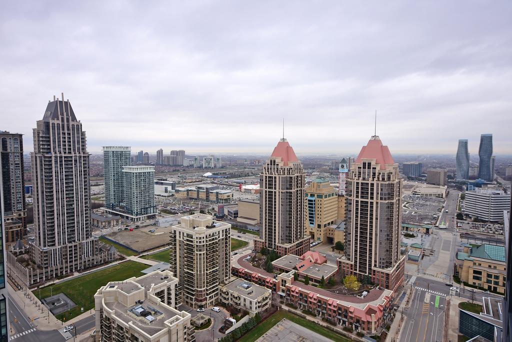 Royal Stays Furnished Apartments - Square One Mississauga Exterior foto