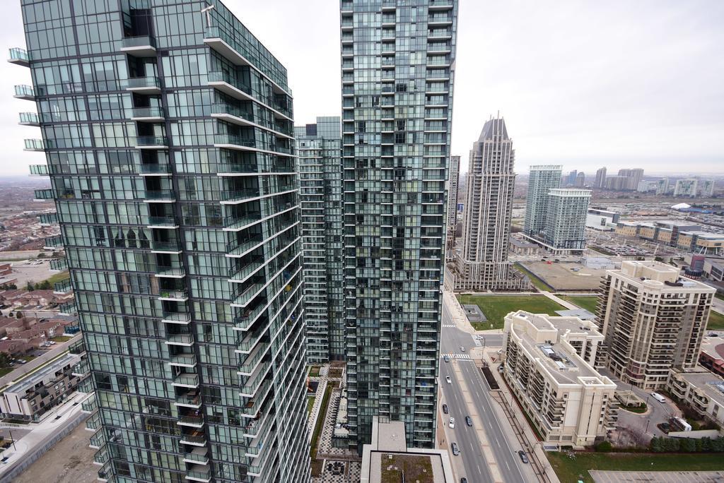 Royal Stays Furnished Apartments - Square One Mississauga Exterior foto