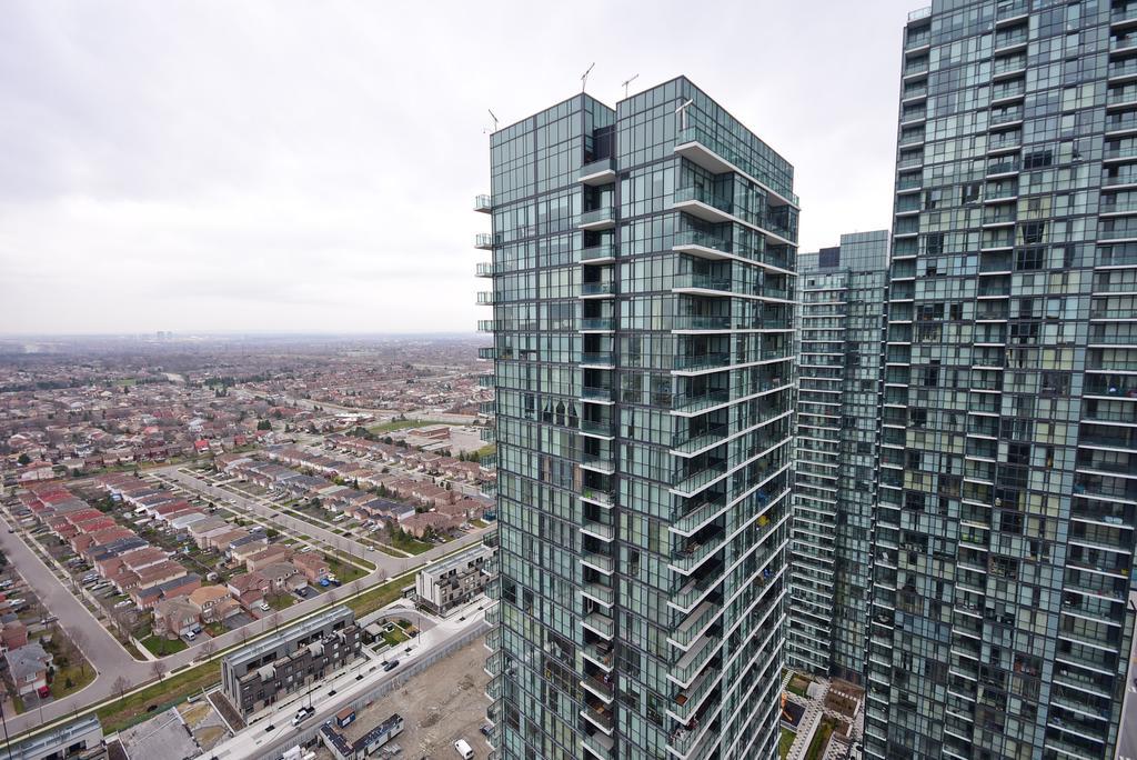 Royal Stays Furnished Apartments - Square One Mississauga Exterior foto