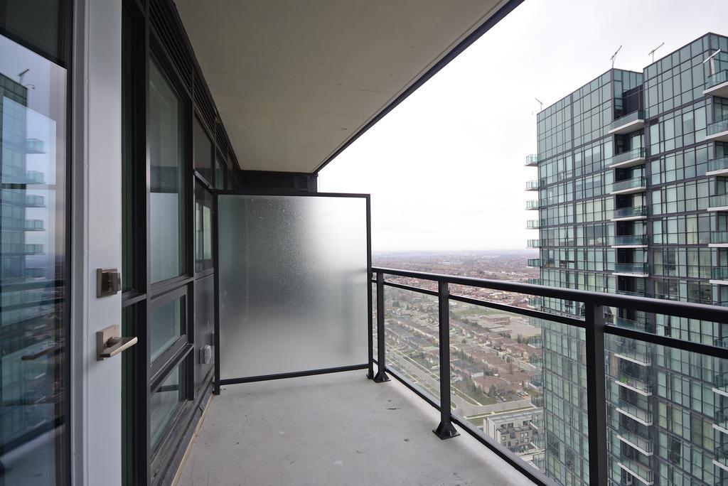 Royal Stays Furnished Apartments - Square One Mississauga Exterior foto