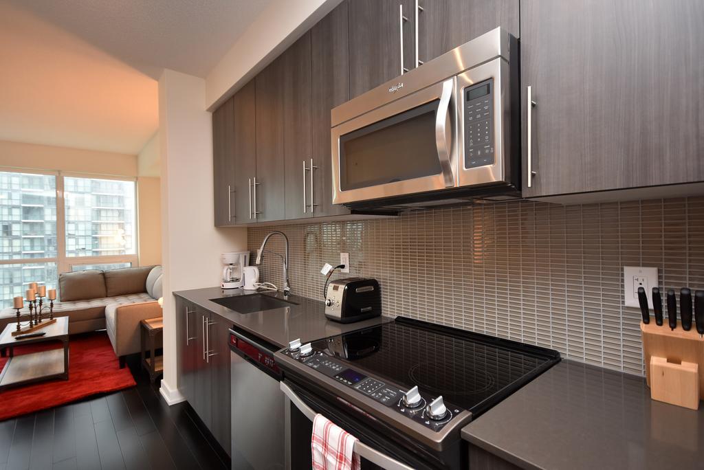 Royal Stays Furnished Apartments - Square One Mississauga Exterior foto