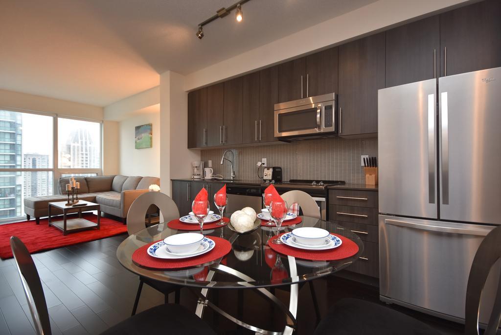 Royal Stays Furnished Apartments - Square One Mississauga Exterior foto
