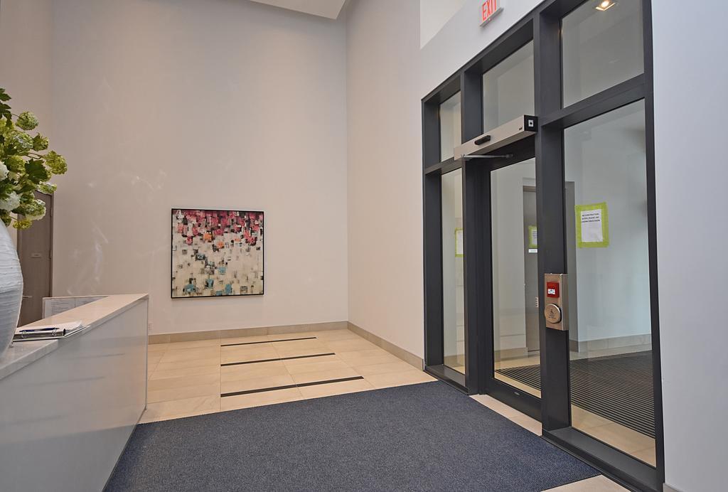 Royal Stays Furnished Apartments - Square One Mississauga Exterior foto