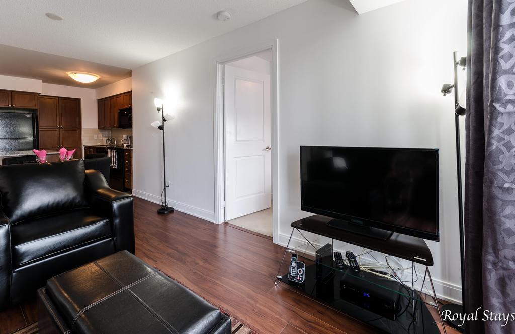 Royal Stays Furnished Apartments - Square One Mississauga Exterior foto