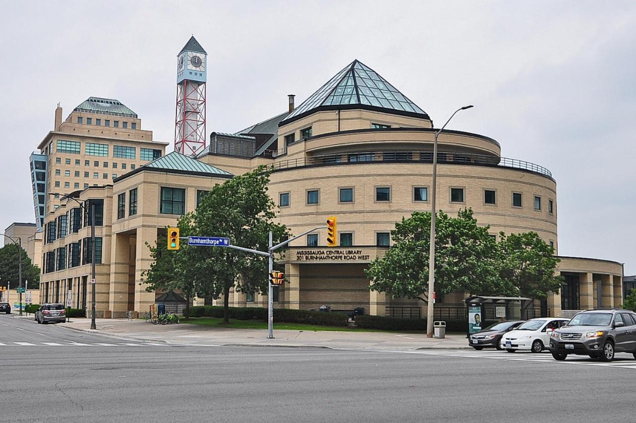 Royal Stays Furnished Apartments - Square One Mississauga Exterior foto