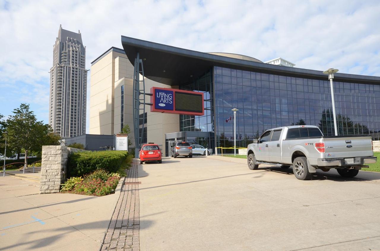 Royal Stays Furnished Apartments - Square One Mississauga Exterior foto