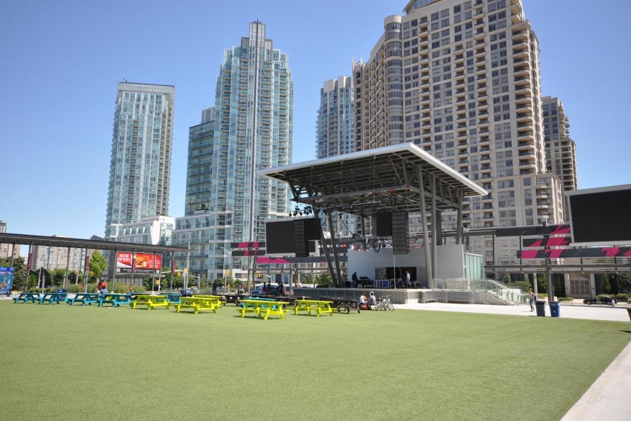 Royal Stays Furnished Apartments - Square One Mississauga Exterior foto