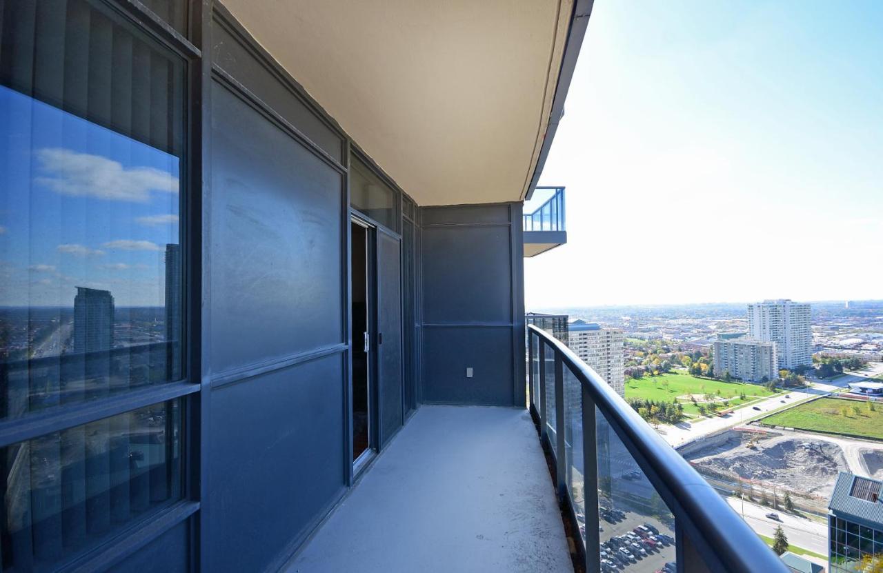 Royal Stays Furnished Apartments - Square One Mississauga Exterior foto