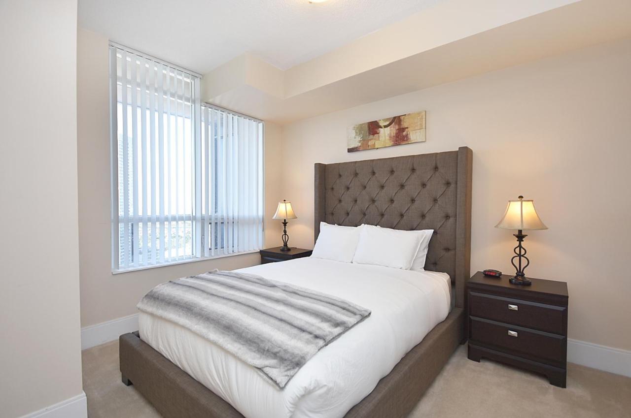 Royal Stays Furnished Apartments - Square One Mississauga Exterior foto