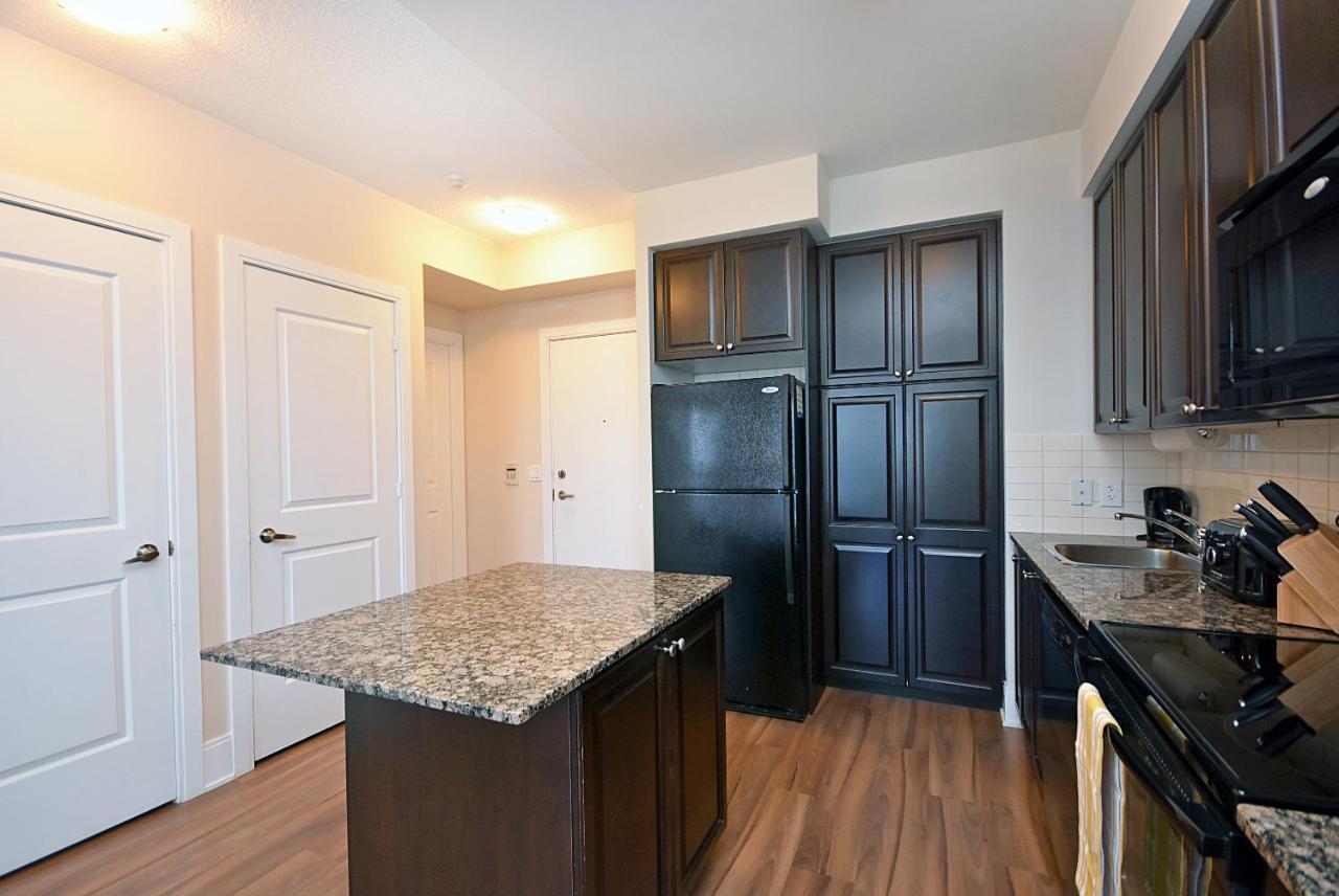 Royal Stays Furnished Apartments - Square One Mississauga Exterior foto